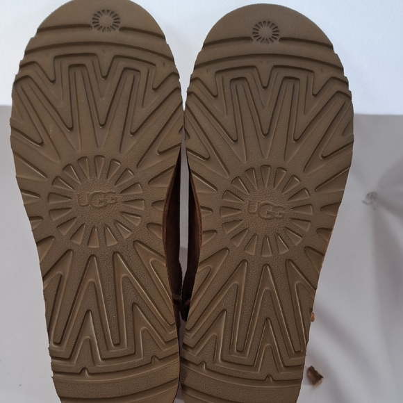 UGG Brown Ankle Boots with Cream Lining - Picture 10 of 13